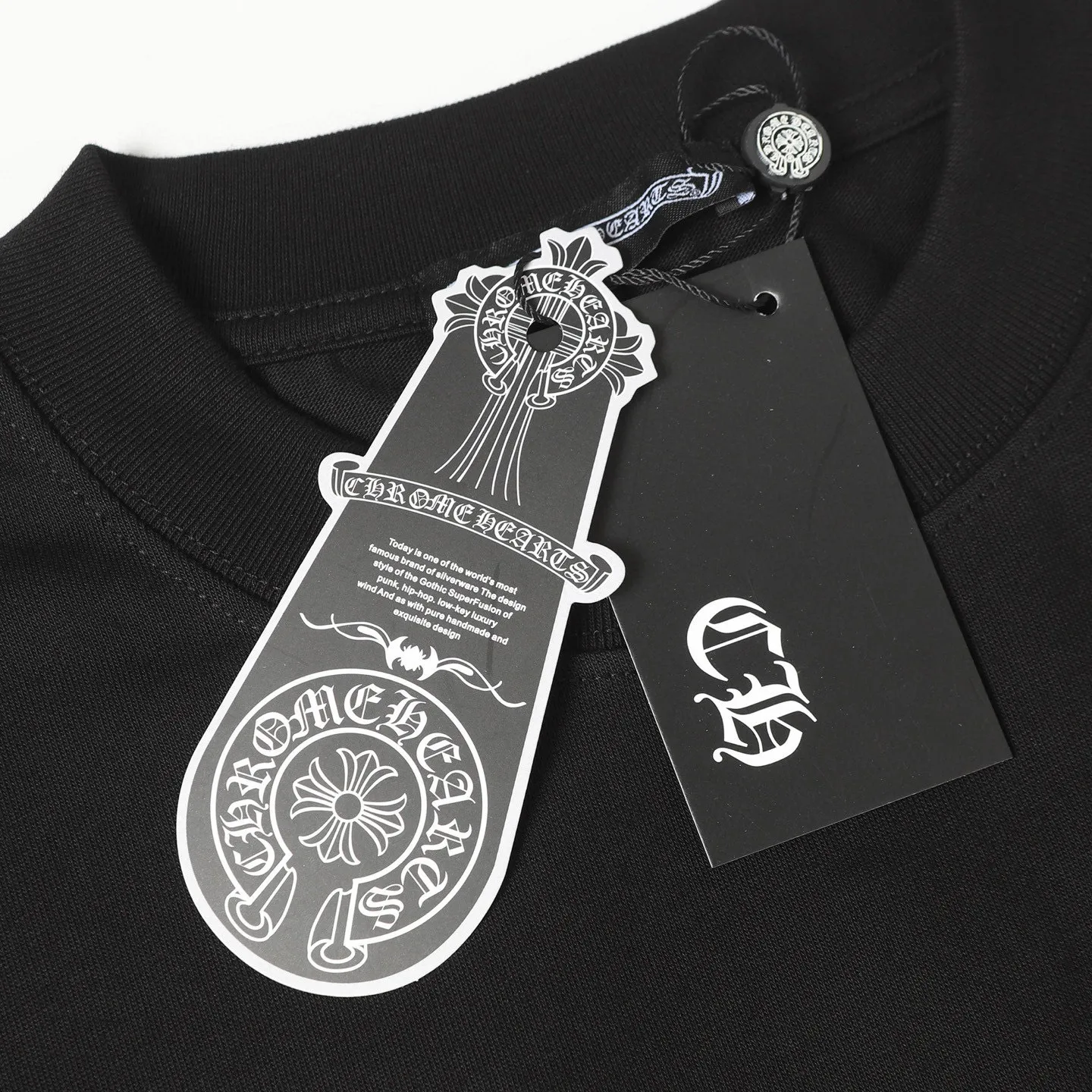 🅿️180 Chrome hearte/Chrome heart ch 25ss early spring Sanskrit horseshoe foam printed short-sleeved T-shirt. A must-have item for daily commuting for men and women in light luxury. The correct version is welcome to compare. Detailed features: ·280g 100% cotton double yarn jersey fabric. ·Special thickened 32 pieces of double-strand 1x1 thread in the same vat. ·Double-needle stitching process. ·Original main mark washed hangtag. Color: black white Size: XS-L